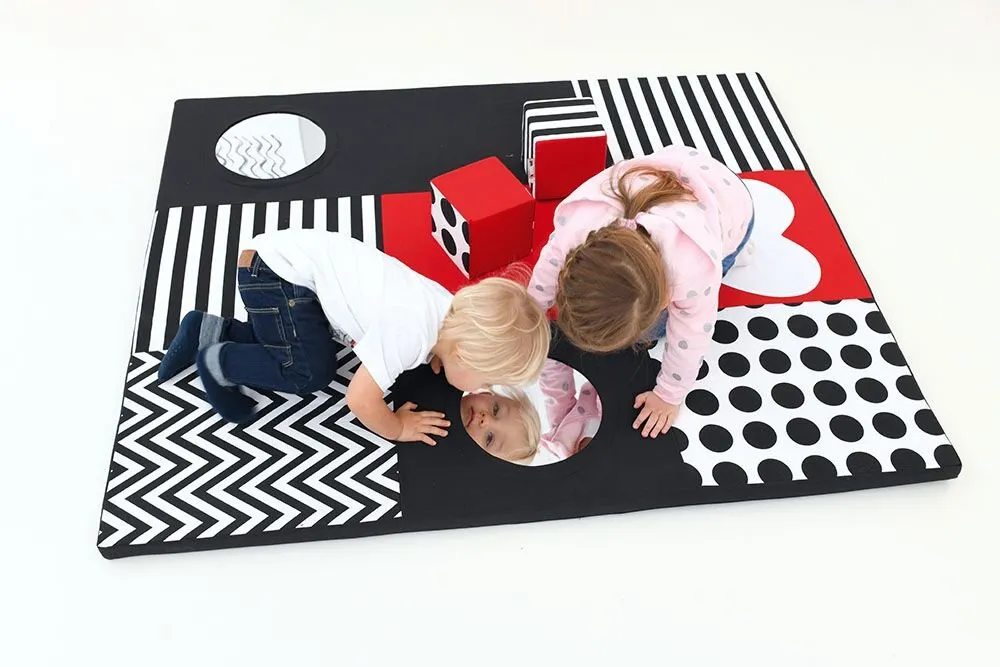 Contrast mat with mirrors