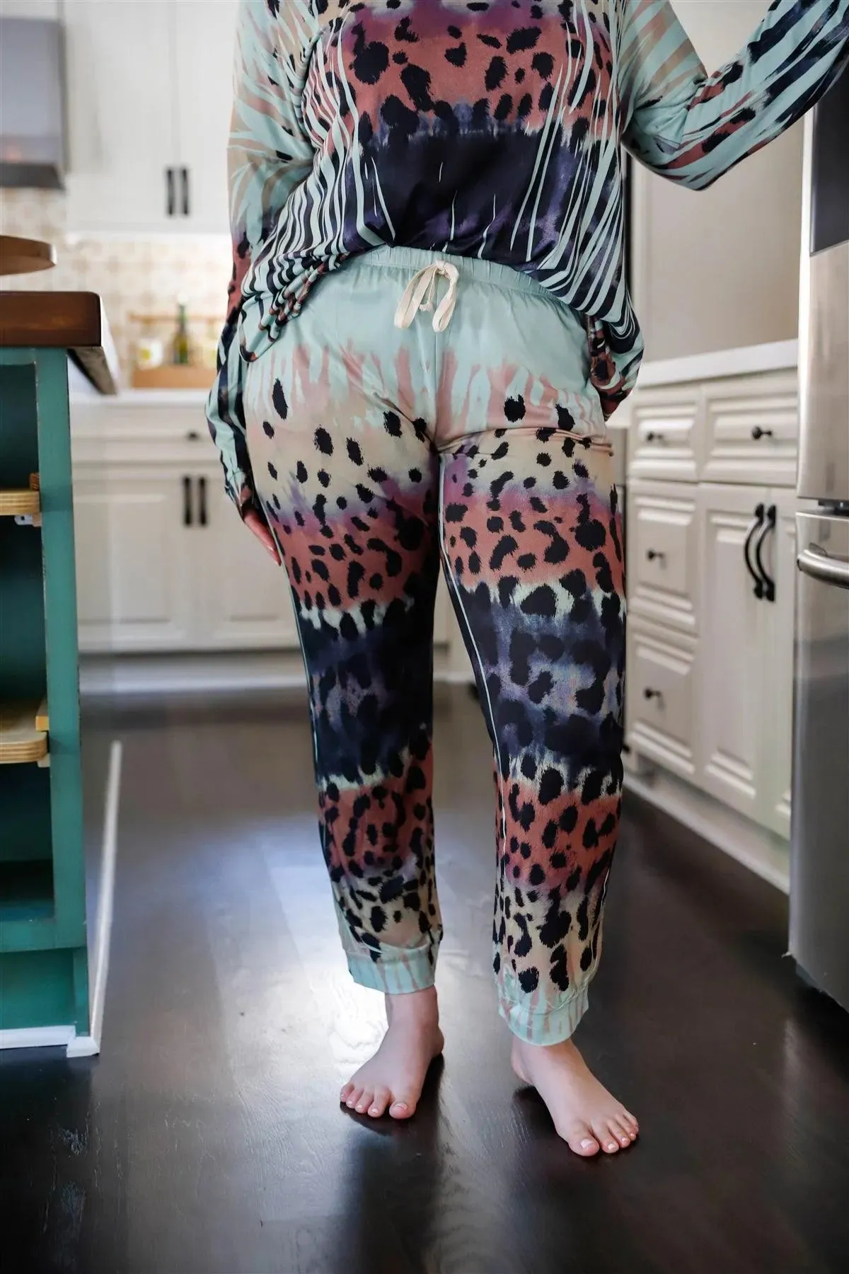 Junior Plus Dark Sage Animal Print Long Sleeve T-Shirt & Sweatpants Set /1-1-1