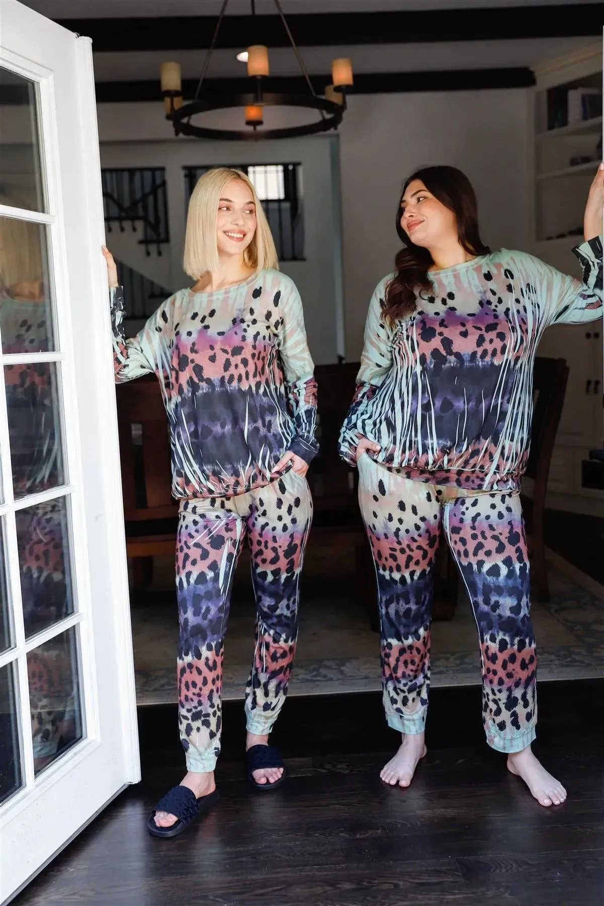 Junior Plus Dark Sage Animal Print Long Sleeve T-Shirt & Sweatpants Set /1-1-1